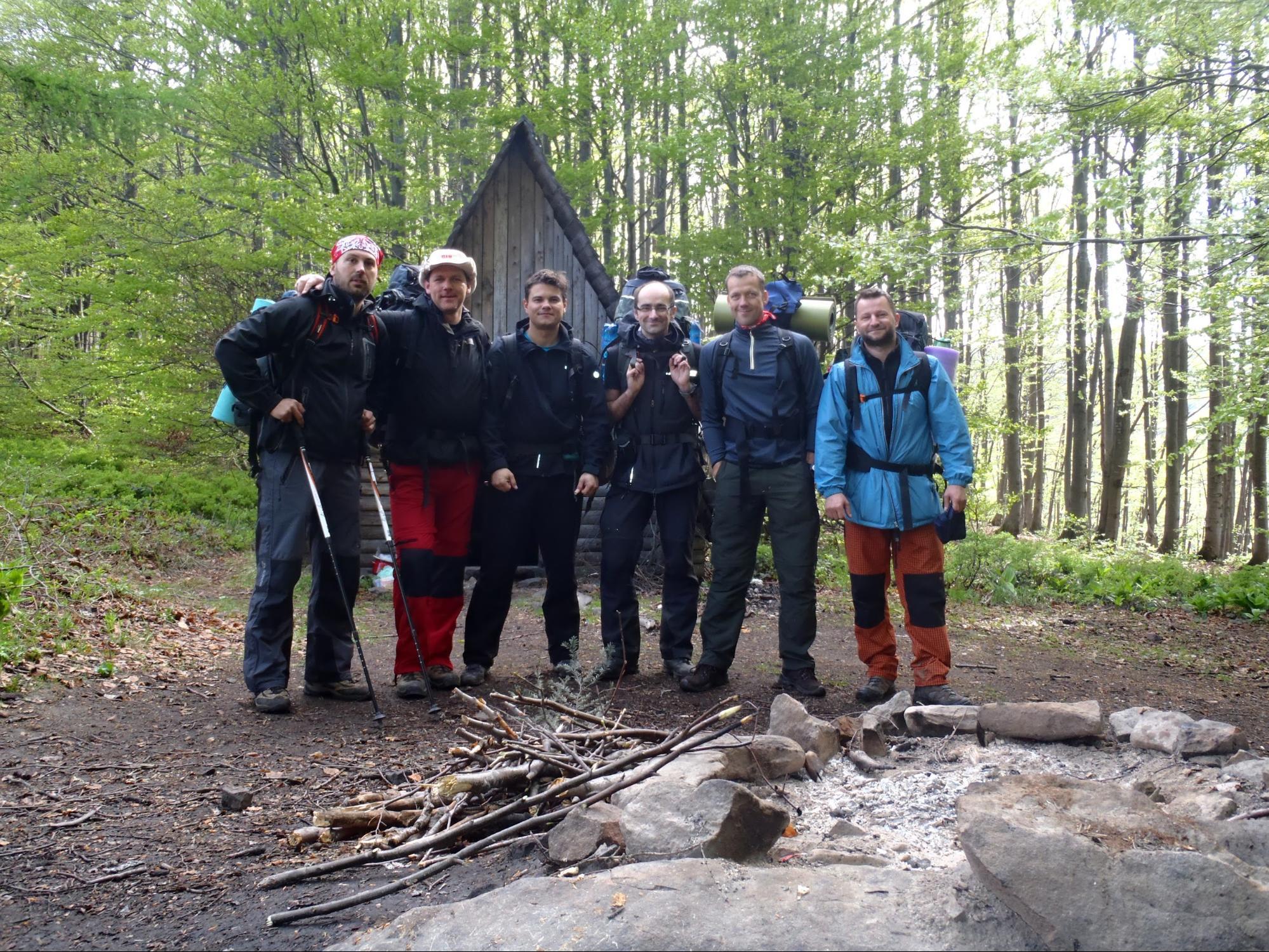 Útulňa v sedle pod Čierťažou